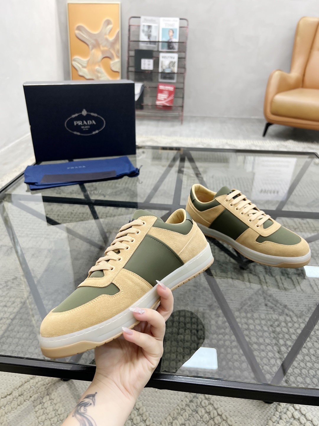  P 🔍顶级代购🇮🇹 普 炸街男神新品运动休闲鞋专柜同步，鞋面意大利进口牛皮搭配布面料，进口水染牛皮里垫