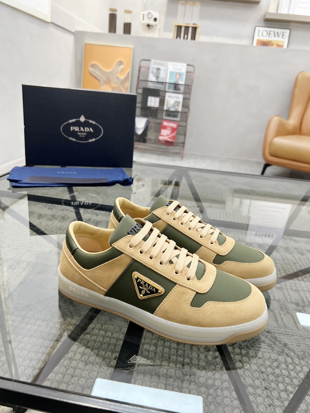  P 🔍顶级代购🇮🇹 普 炸街男神新品运动休闲鞋专柜同步，鞋面意大利进口牛皮搭配布面料，进口水染牛皮里垫