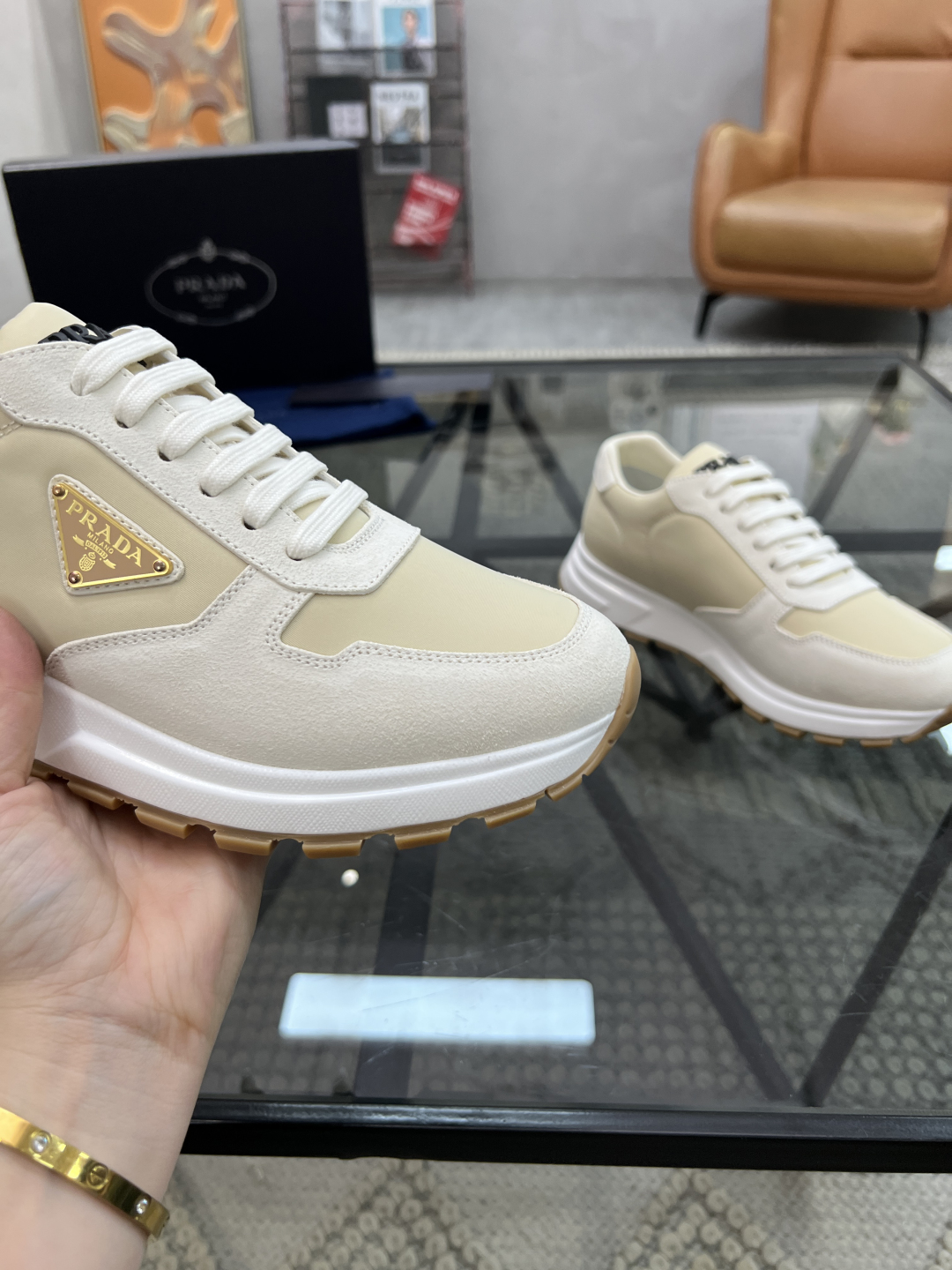  P 🔍顶级代购🇮🇹 普 炸街男神新品运动休闲鞋专柜同步，鞋面意大利进口牛皮搭配布面料，进口水染牛皮里垫