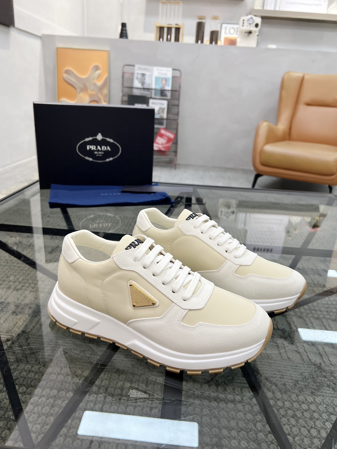  P 🔍顶级代购🇮🇹 普 炸街男神新品运动休闲鞋专柜同步，鞋面意大利进口牛皮搭配布面料，进口水染牛皮里垫