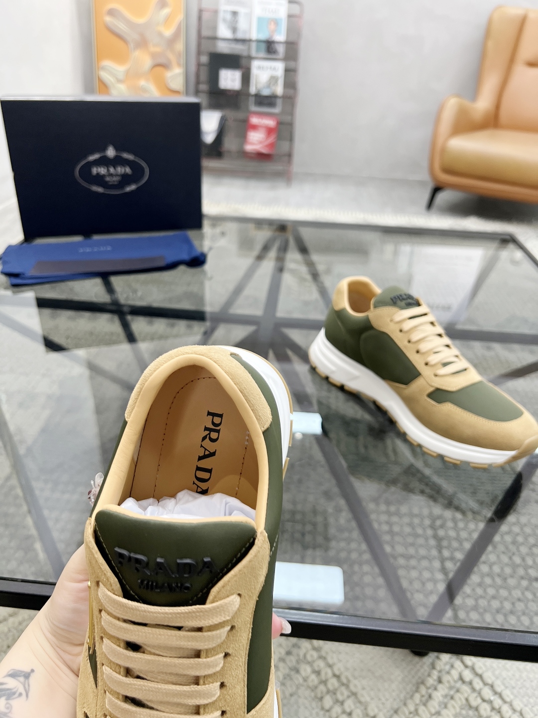  P 🔍顶级代购🇮🇹 普 炸街男神新品运动休闲鞋专柜同步，鞋面意大利进口牛皮搭配布面料，进口水染牛皮里垫