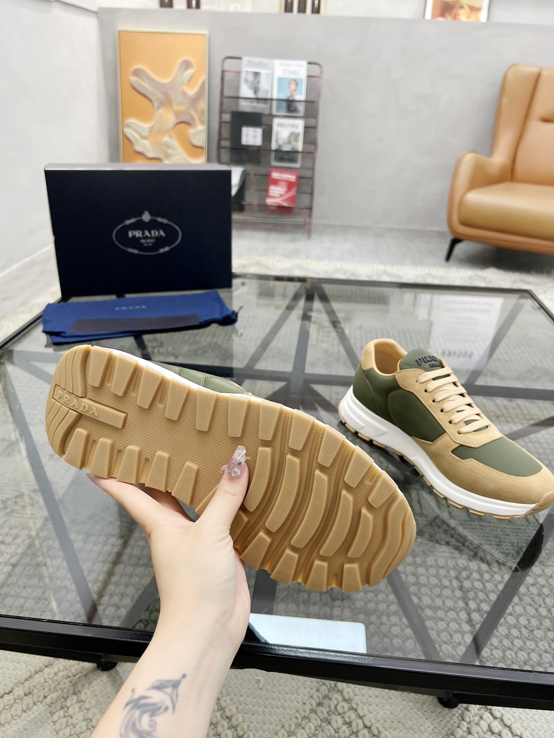  P 🔍顶级代购🇮🇹 普 炸街男神新品运动休闲鞋专柜同步，鞋面意大利进口牛皮搭配布面料，进口水染牛皮里垫