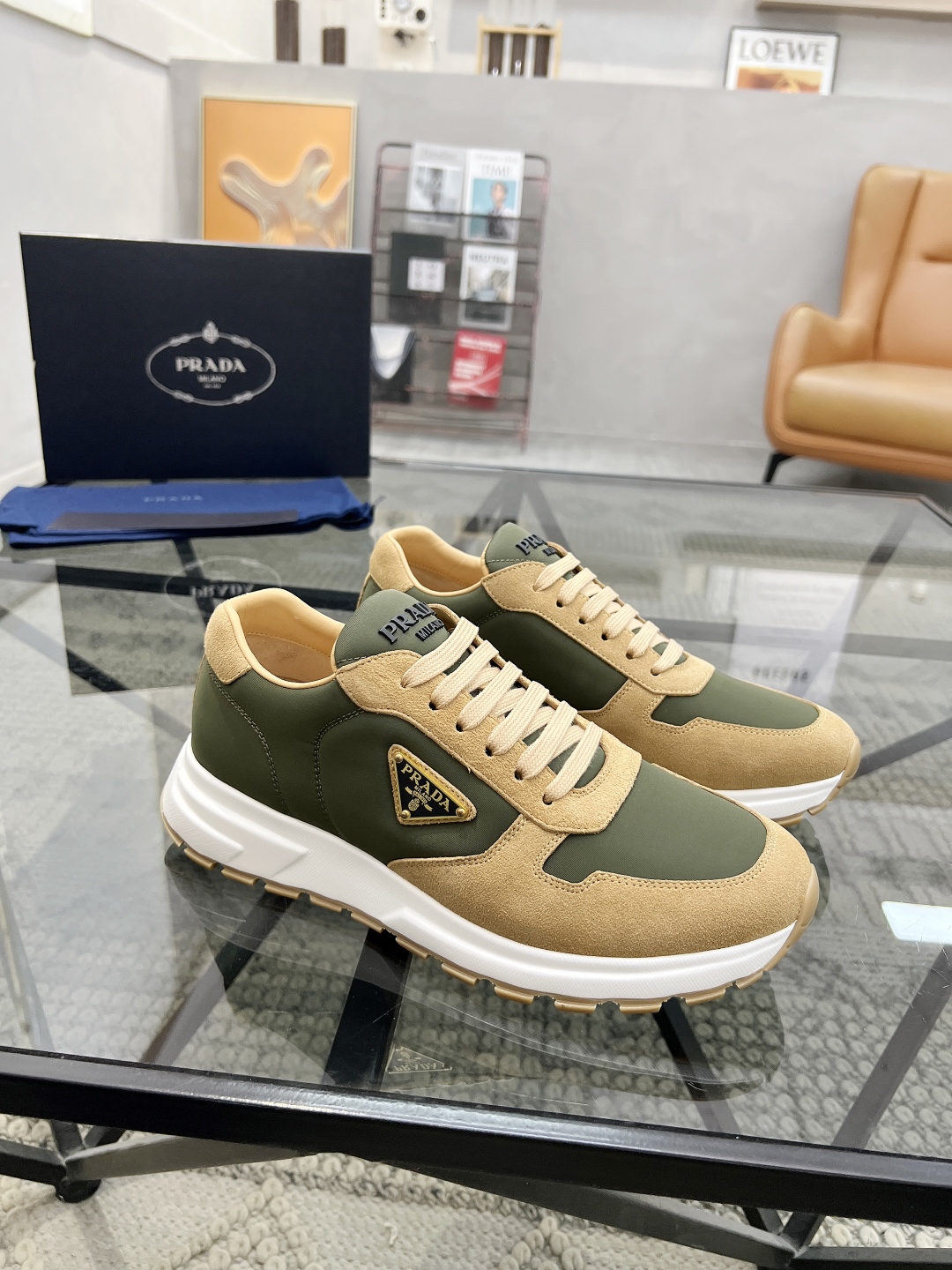 P 🔍顶级代购🇮🇹 普 炸街男神新品运动休闲鞋专柜同步，鞋面意大利进口牛皮搭配布面料，进口水染牛皮里垫