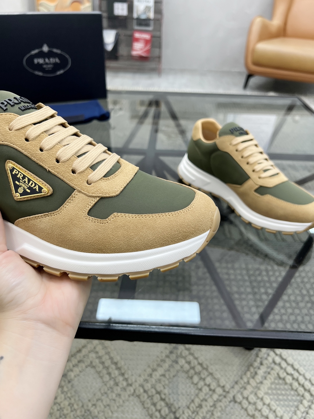  P 🔍顶级代购🇮🇹 普 炸街男神新品运动休闲鞋专柜同步，鞋面意大利进口牛皮搭配布面料，进口水染牛皮里垫