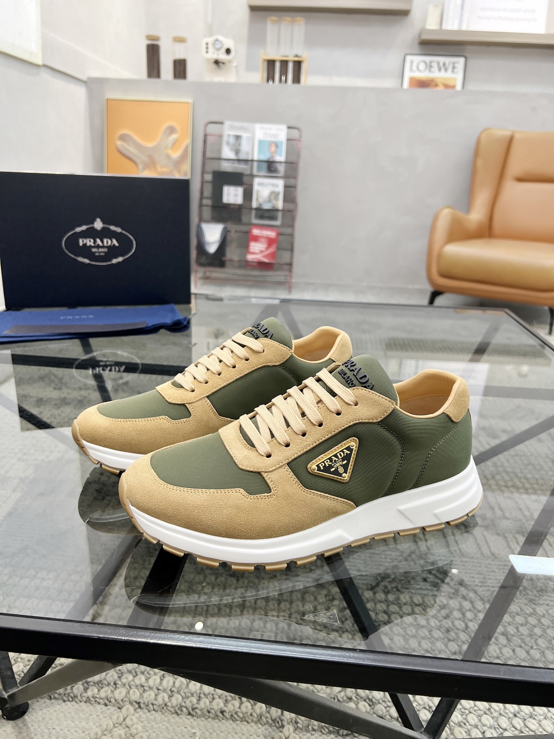  P 🔍顶级代购🇮🇹 普 炸街男神新品运动休闲鞋专柜同步，鞋面意大利进口牛皮搭配布面料，进口水染牛皮里垫