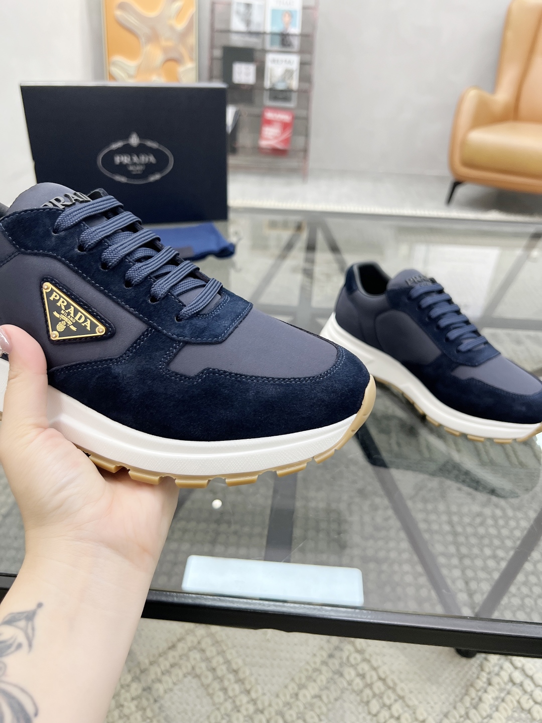  P 🔍顶级代购🇮🇹 普 炸街男神新品运动休闲鞋专柜同步，鞋面意大利进口牛皮搭配布面料，进口水染牛皮里垫