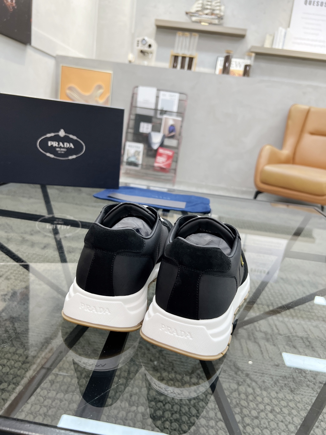  P 🔍顶级代购🇮🇹 普 炸街男神新品运动休闲鞋专柜同步，鞋面意大利进口牛皮搭配布面料，进口水染牛皮里垫