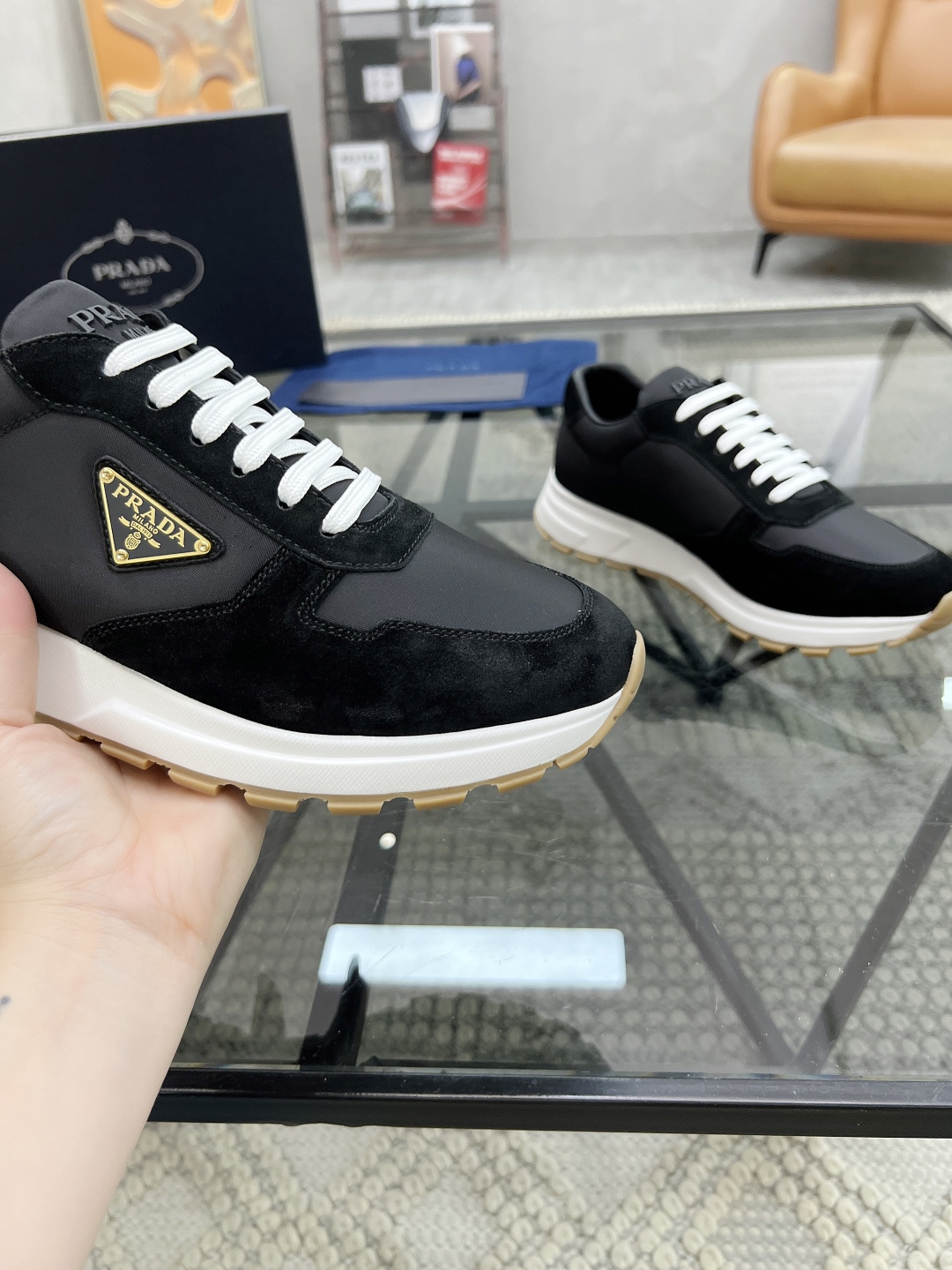  P 🔍顶级代购🇮🇹 普 炸街男神新品运动休闲鞋专柜同步，鞋面意大利进口牛皮搭配布面料，进口水染牛皮里垫