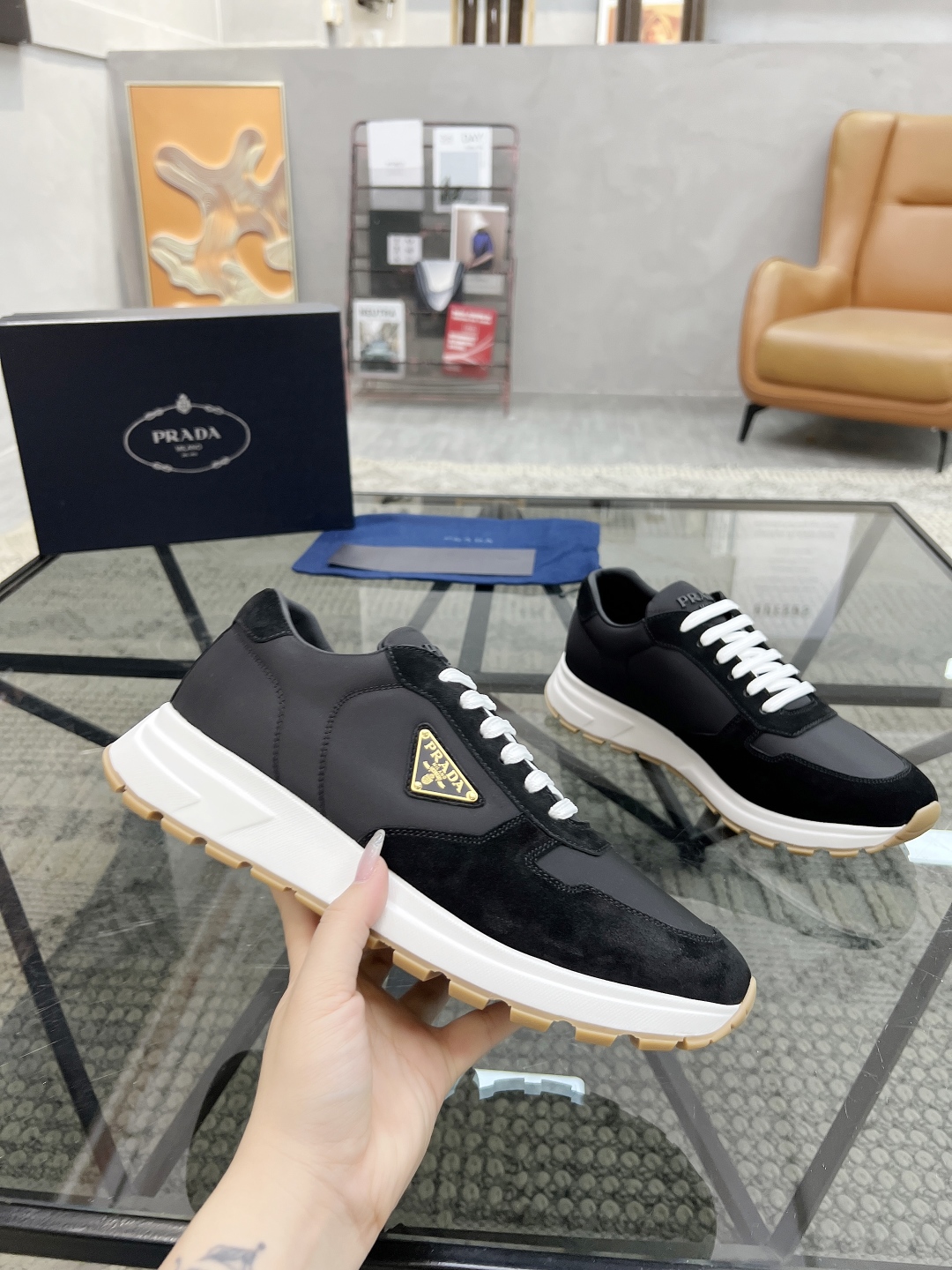  P 🔍顶级代购🇮🇹 普 炸街男神新品运动休闲鞋专柜同步，鞋面意大利进口牛皮搭配布面料，进口水染牛皮里垫