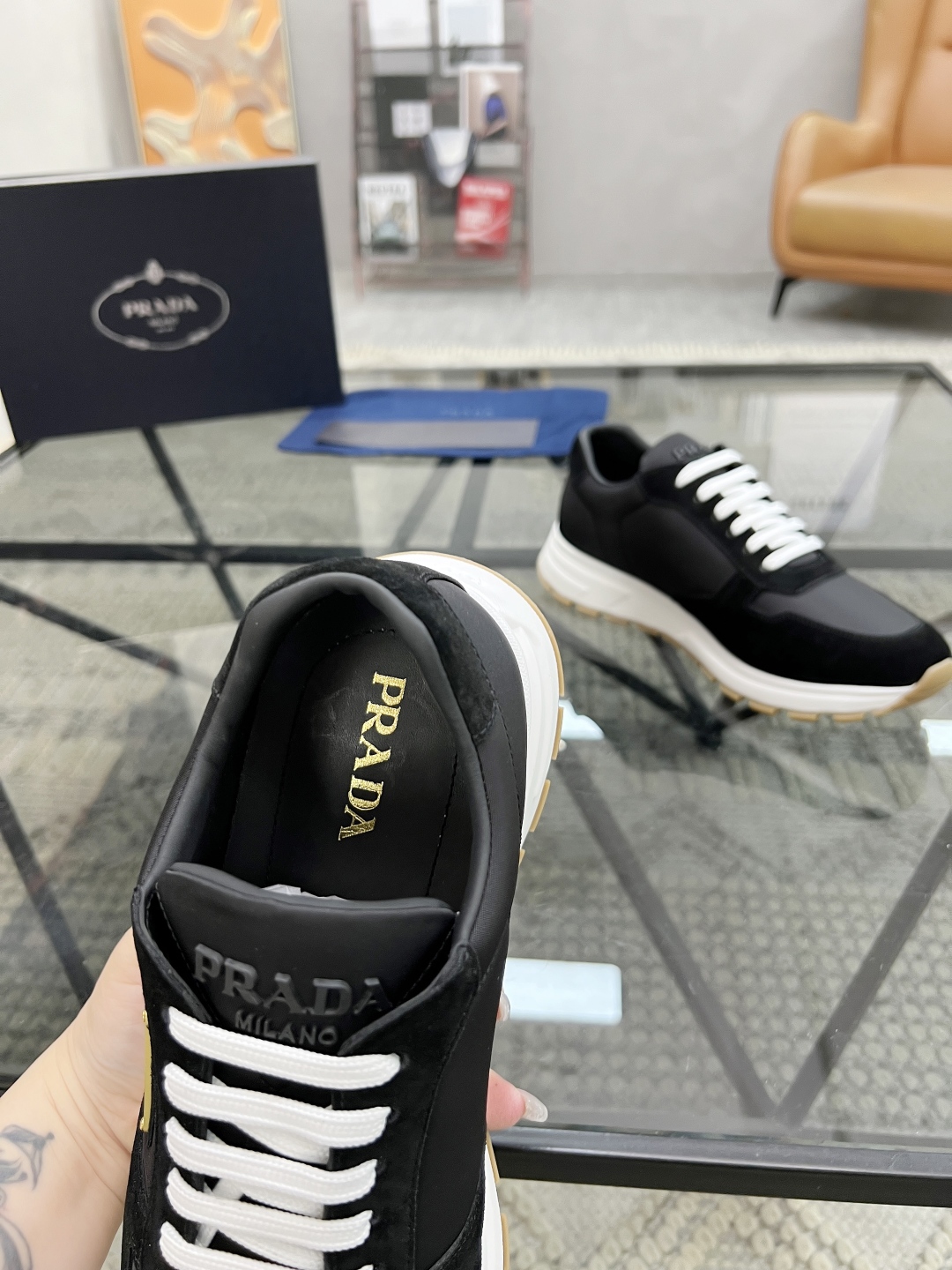  P 🔍顶级代购🇮🇹 普 炸街男神新品运动休闲鞋专柜同步，鞋面意大利进口牛皮搭配布面料，进口水染牛皮里垫