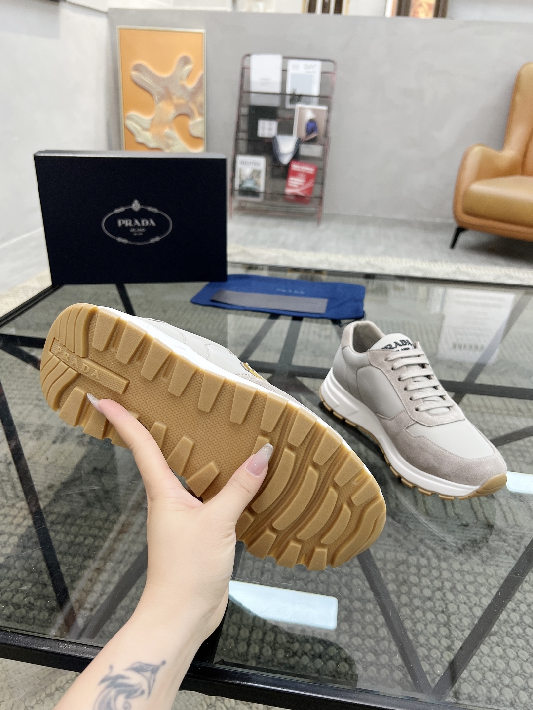  P 🔍顶级代购🇮🇹 普 炸街男神新品运动休闲鞋专柜同步，鞋面意大利进口牛皮搭配布面料，进口水染牛皮里垫