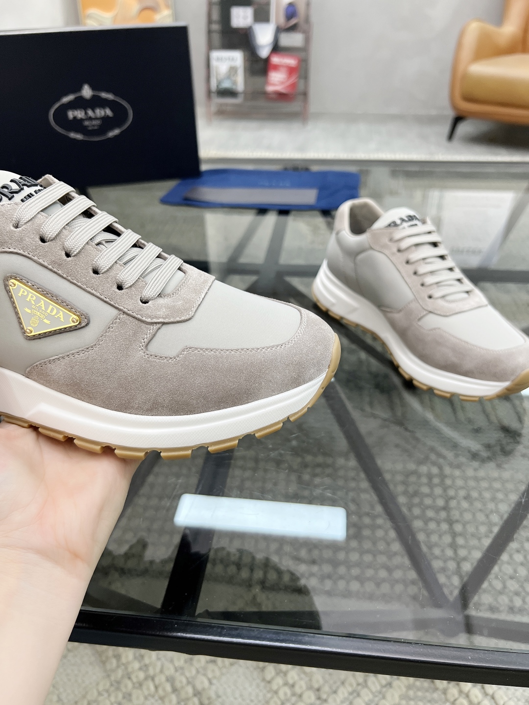  P 🔍顶级代购🇮🇹 普 炸街男神新品运动休闲鞋专柜同步，鞋面意大利进口牛皮搭配布面料，进口水染牛皮里垫