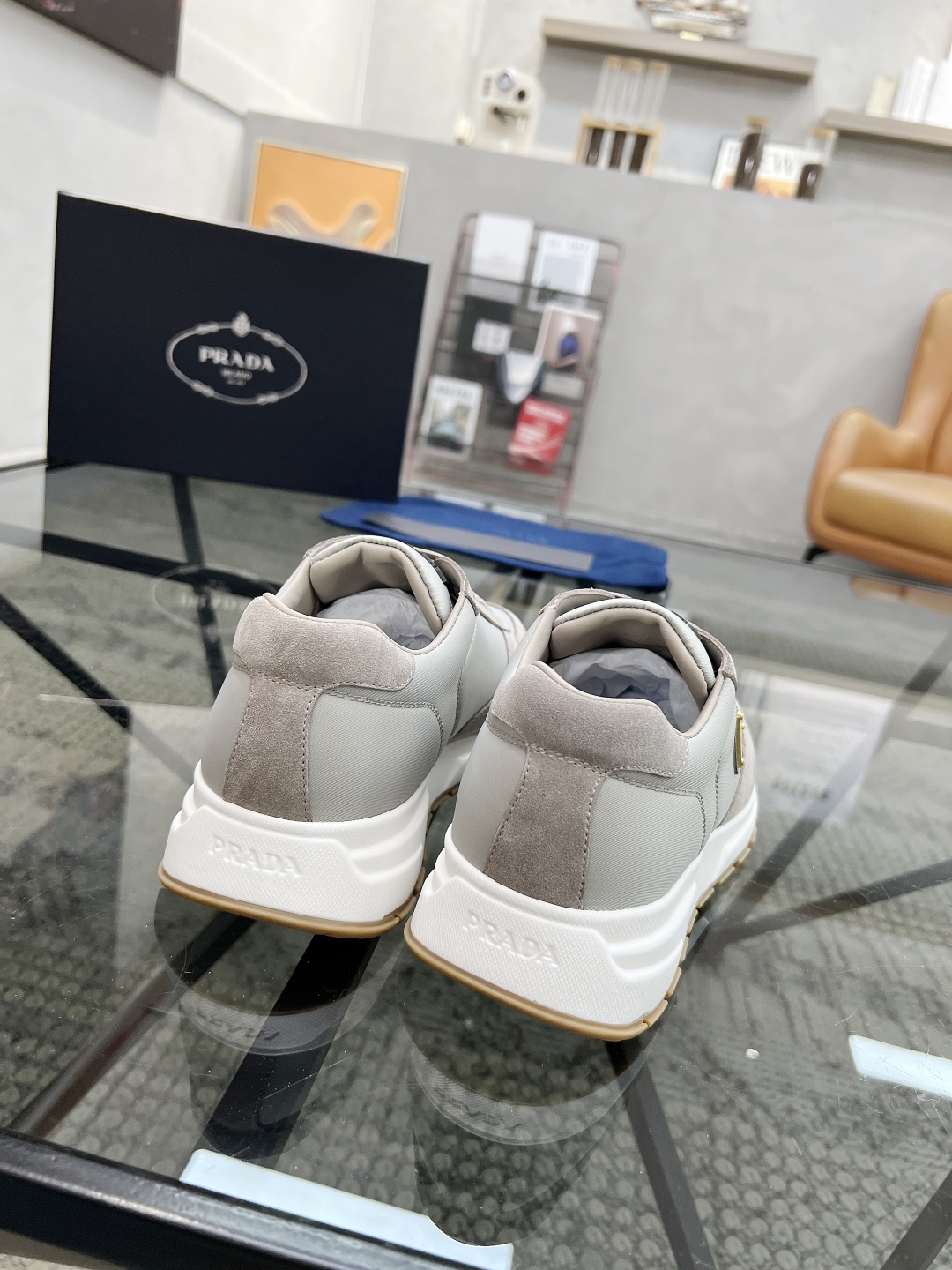  P 🔍顶级代购🇮🇹 普 炸街男神新品运动休闲鞋专柜同步，鞋面意大利进口牛皮搭配布面料，进口水染牛皮里垫