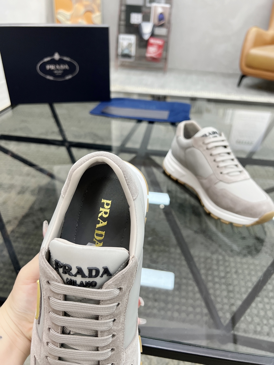  P 🔍顶级代购🇮🇹 普 炸街男神新品运动休闲鞋专柜同步，鞋面意大利进口牛皮搭配布面料，进口水染牛皮里垫