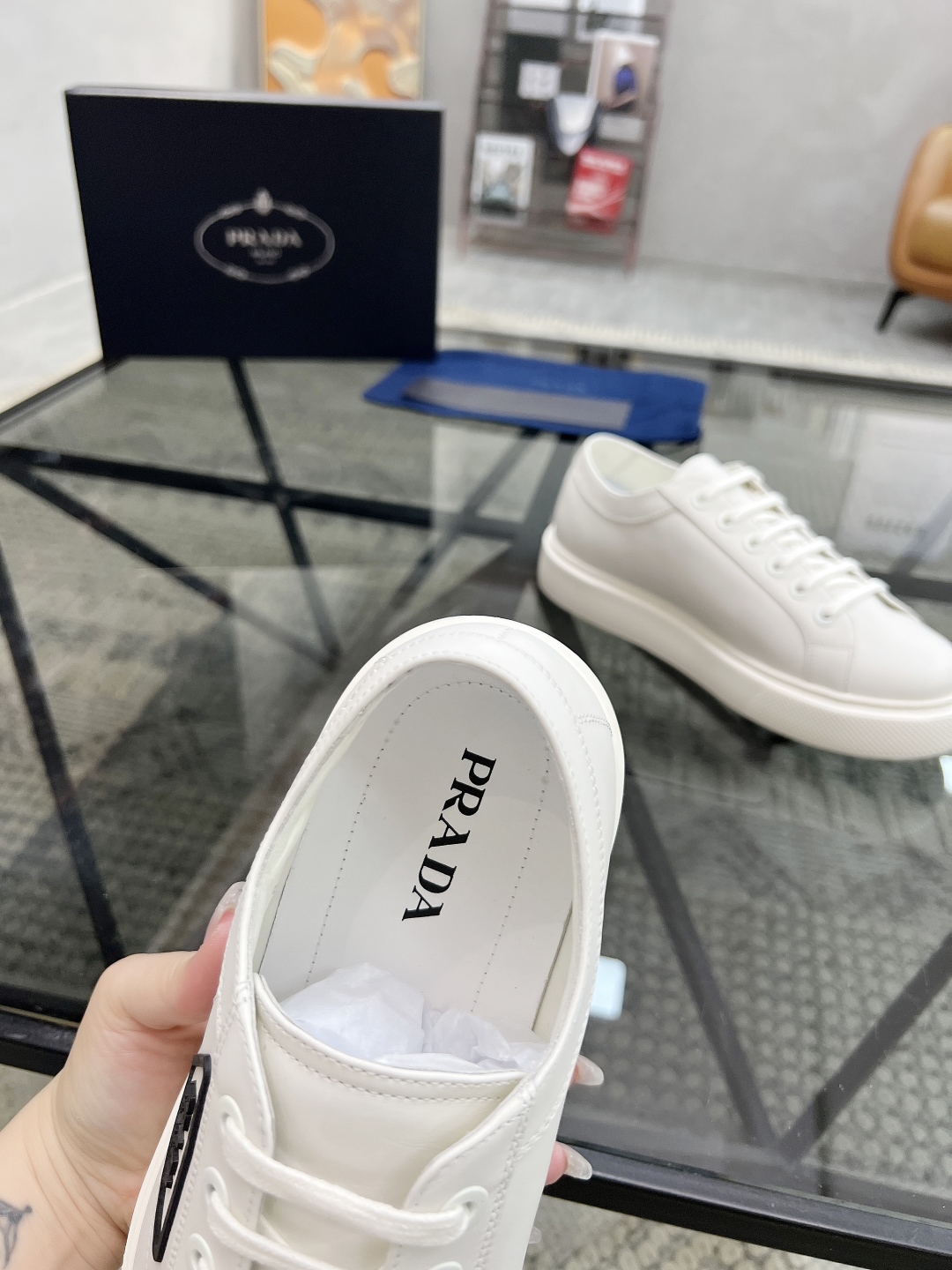  P 🔍顶级代购🇮🇹 普 炸街男神新品运动休闲鞋专柜同步，鞋面意大利进口牛皮面料，进口水染牛皮里垫，鞋底