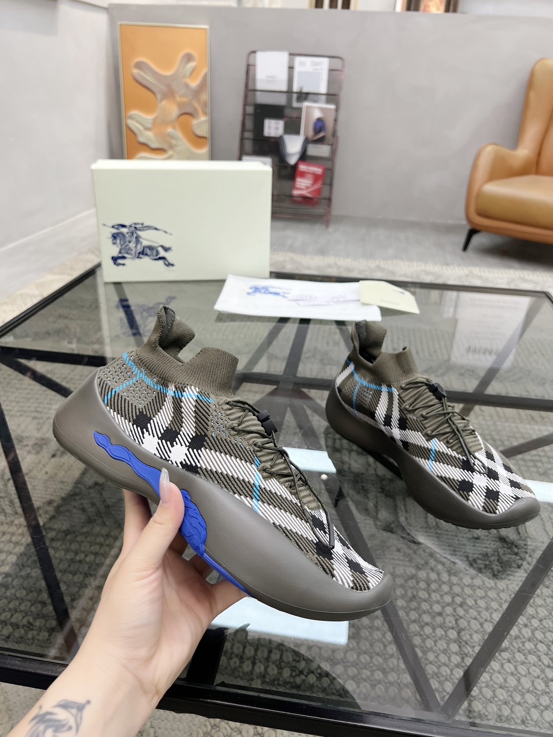  B 🔍顶级代购🇮🇹 巴 炸街男神官网新品专柜同步发售原厂配置，意大利进口定制飞织面料，超舒适透气网布内