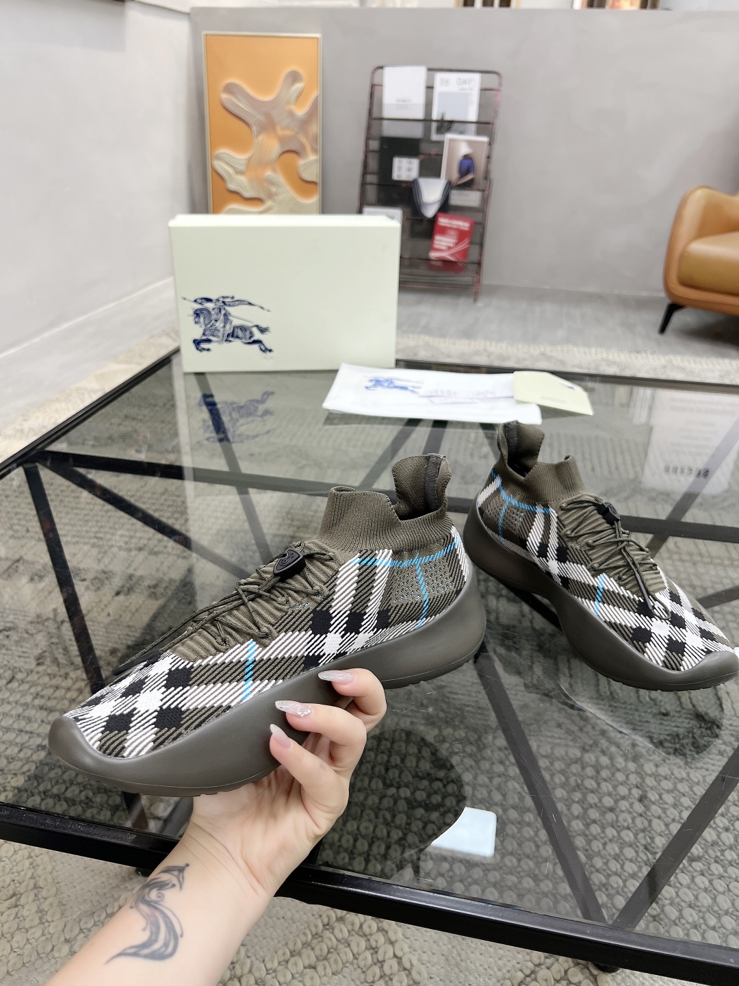  B 🔍顶级代购🇮🇹 巴 炸街男神官网新品专柜同步发售原厂配置，意大利进口定制飞织面料，超舒适透气网布内