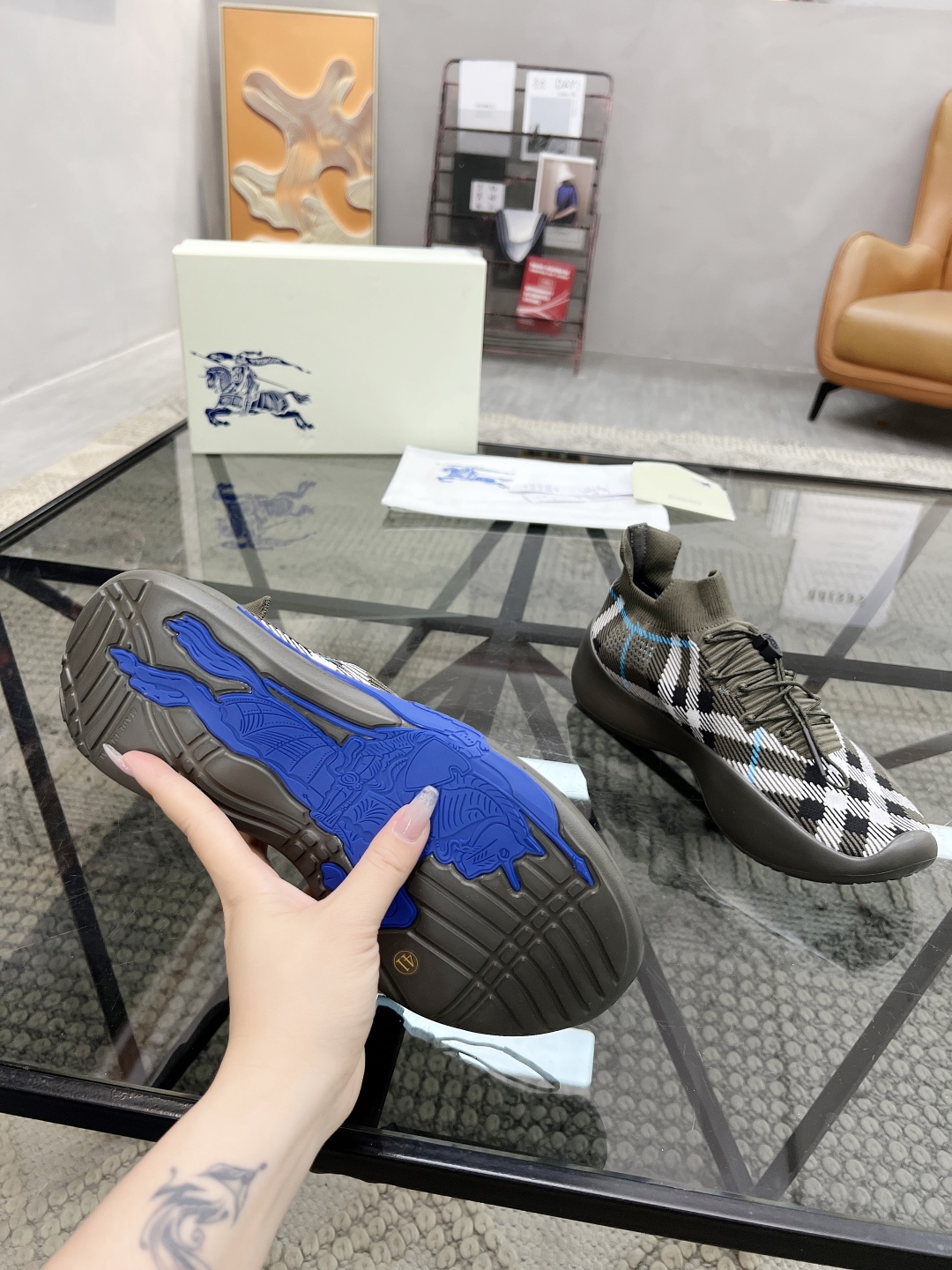  B 🔍顶级代购🇮🇹 巴 炸街男神官网新品专柜同步发售原厂配置，意大利进口定制飞织面料，超舒适透气网布内
