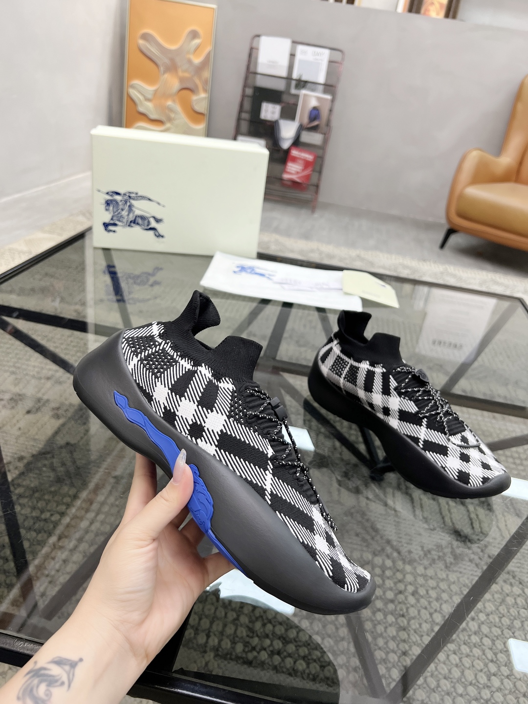  B 🔍顶级代购🇮🇹 巴 炸街男神官网新品专柜同步发售原厂配置，意大利进口定制飞织面料，超舒适透气网布内