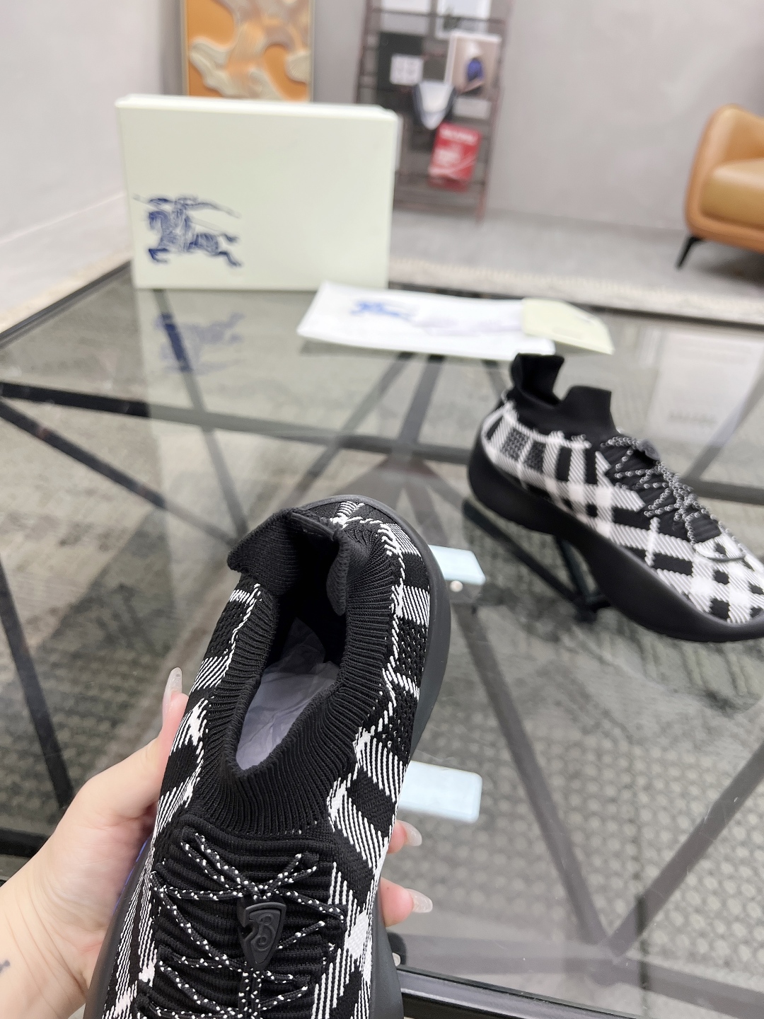  B 🔍顶级代购🇮🇹 巴 炸街男神官网新品专柜同步发售原厂配置，意大利进口定制飞织面料，超舒适透气网布内