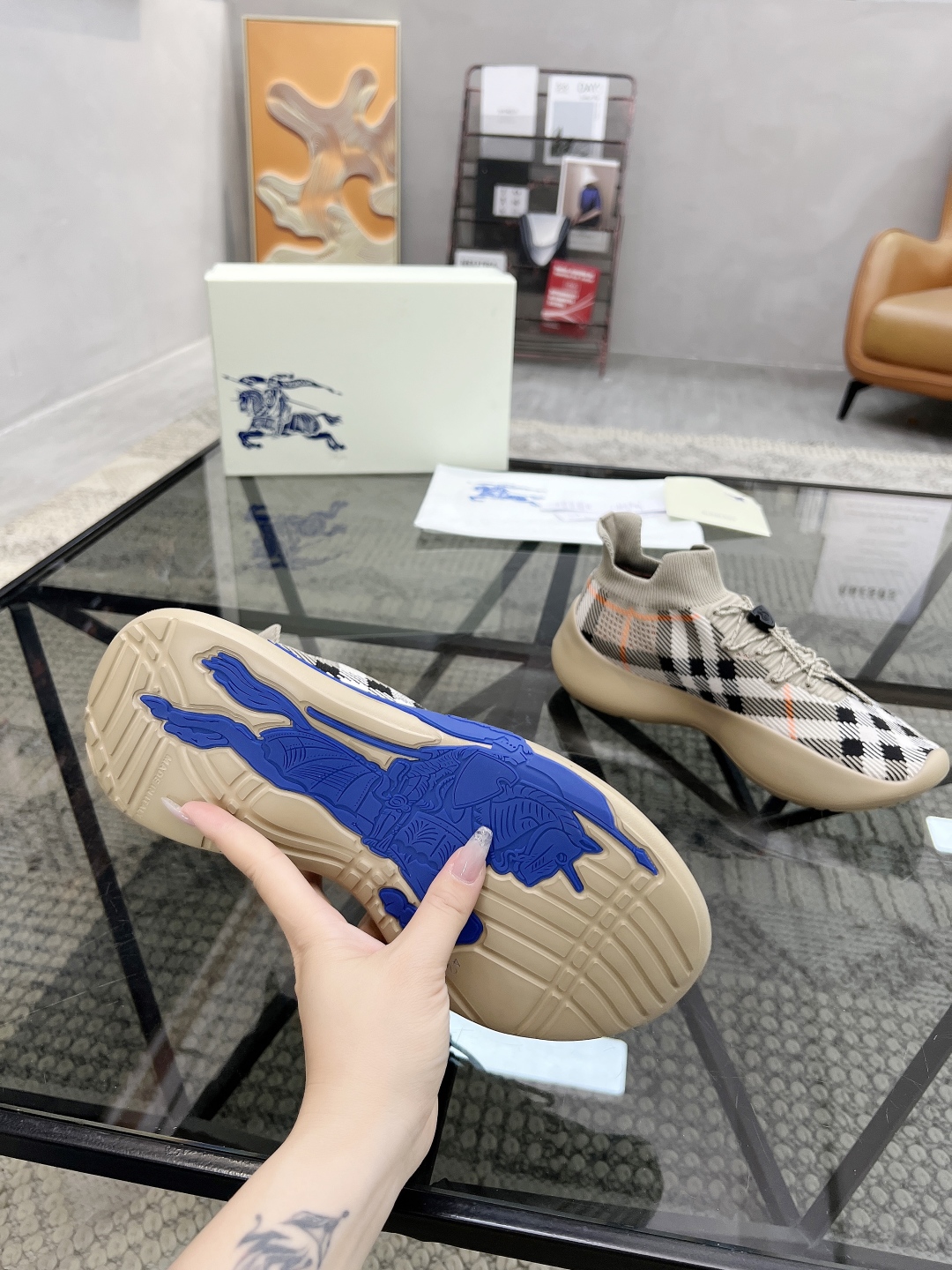  B 🔍顶级代购🇮🇹 巴 炸街男神官网新品专柜同步发售原厂配置，意大利进口定制飞织面料，超舒适透气网布内