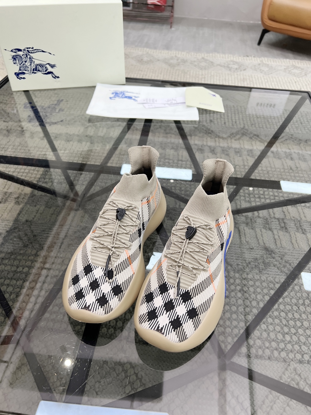  B 🔍顶级代购🇮🇹 巴 炸街男神官网新品专柜同步发售原厂配置，意大利进口定制飞织面料，超舒适透气网布内