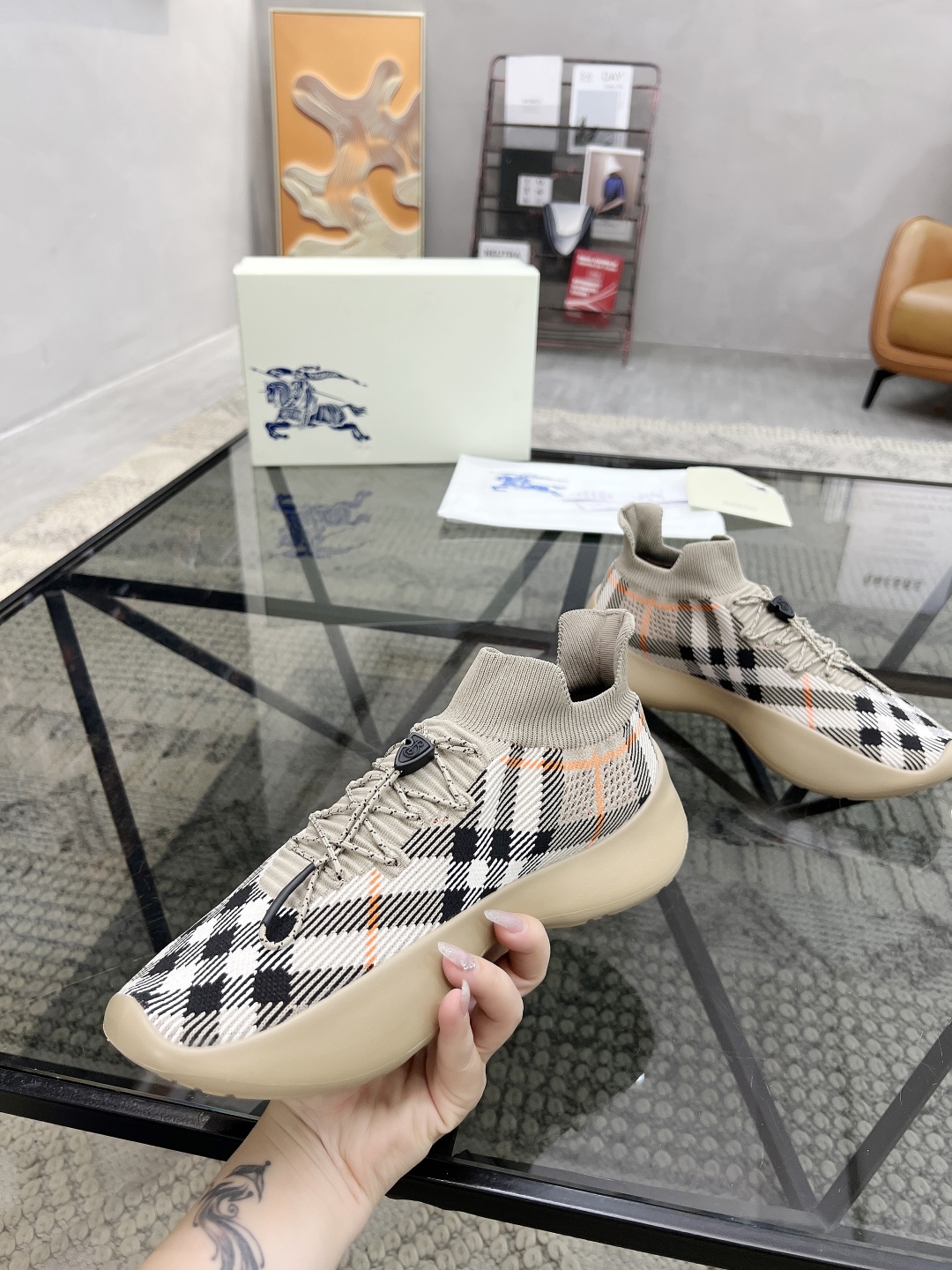  B 🔍顶级代购🇮🇹 巴 炸街男神官网新品专柜同步发售原厂配置，意大利进口定制飞织面料，超舒适透气网布内