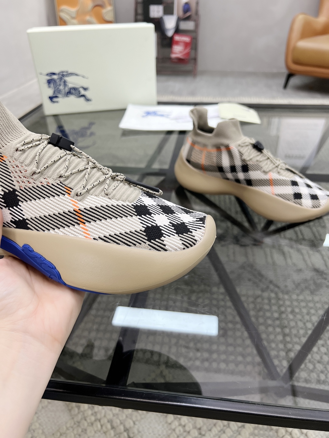  B 🔍顶级代购🇮🇹 巴 炸街男神官网新品专柜同步发售原厂配置，意大利进口定制飞织面料，超舒适透气网布内