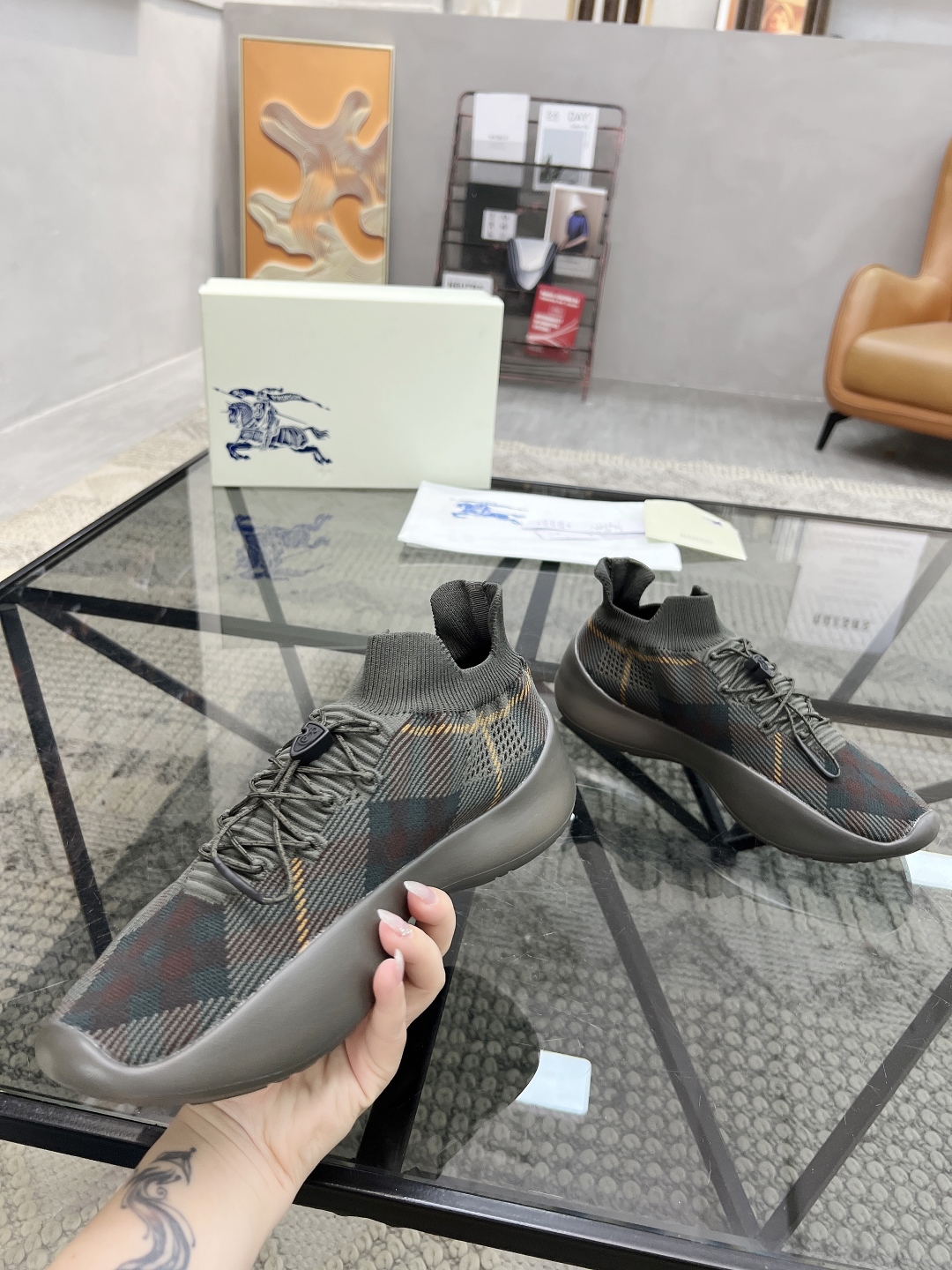  B 🔍顶级代购🇮🇹 巴 炸街男神官网新品专柜同步发售原厂配置，意大利进口定制飞织面料，超舒适透气网布内