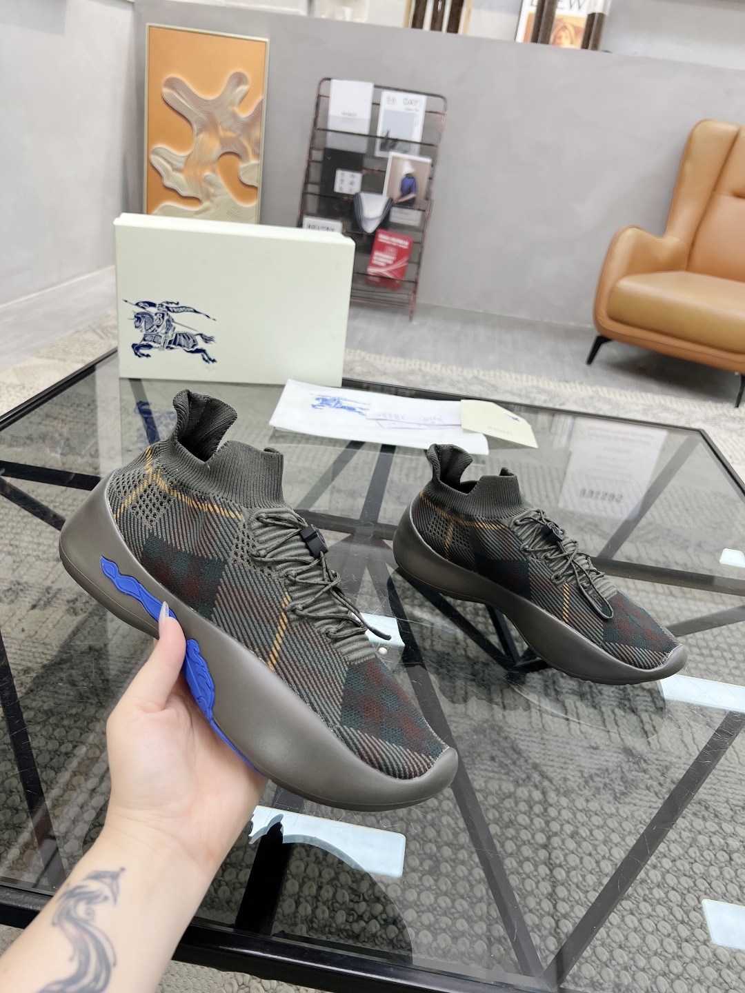  B 🔍顶级代购🇮🇹 巴 炸街男神官网新品专柜同步发售原厂配置，意大利进口定制飞织面料，超舒适透气网布内