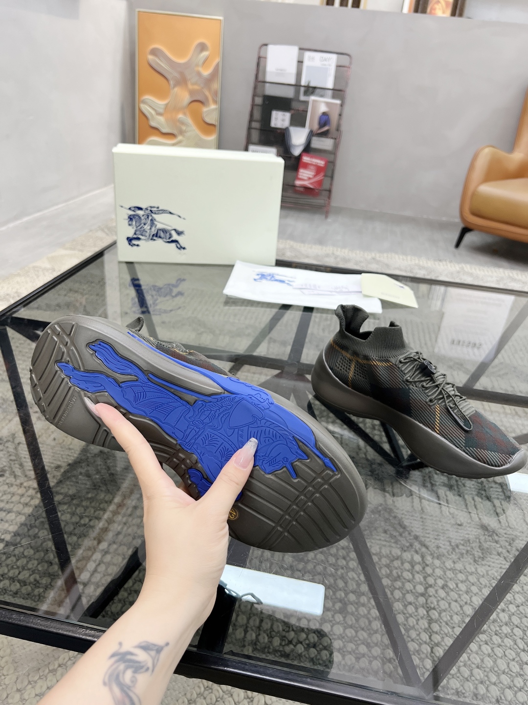  B 🔍顶级代购🇮🇹 巴 炸街男神官网新品专柜同步发售原厂配置，意大利进口定制飞织面料，超舒适透气网布内