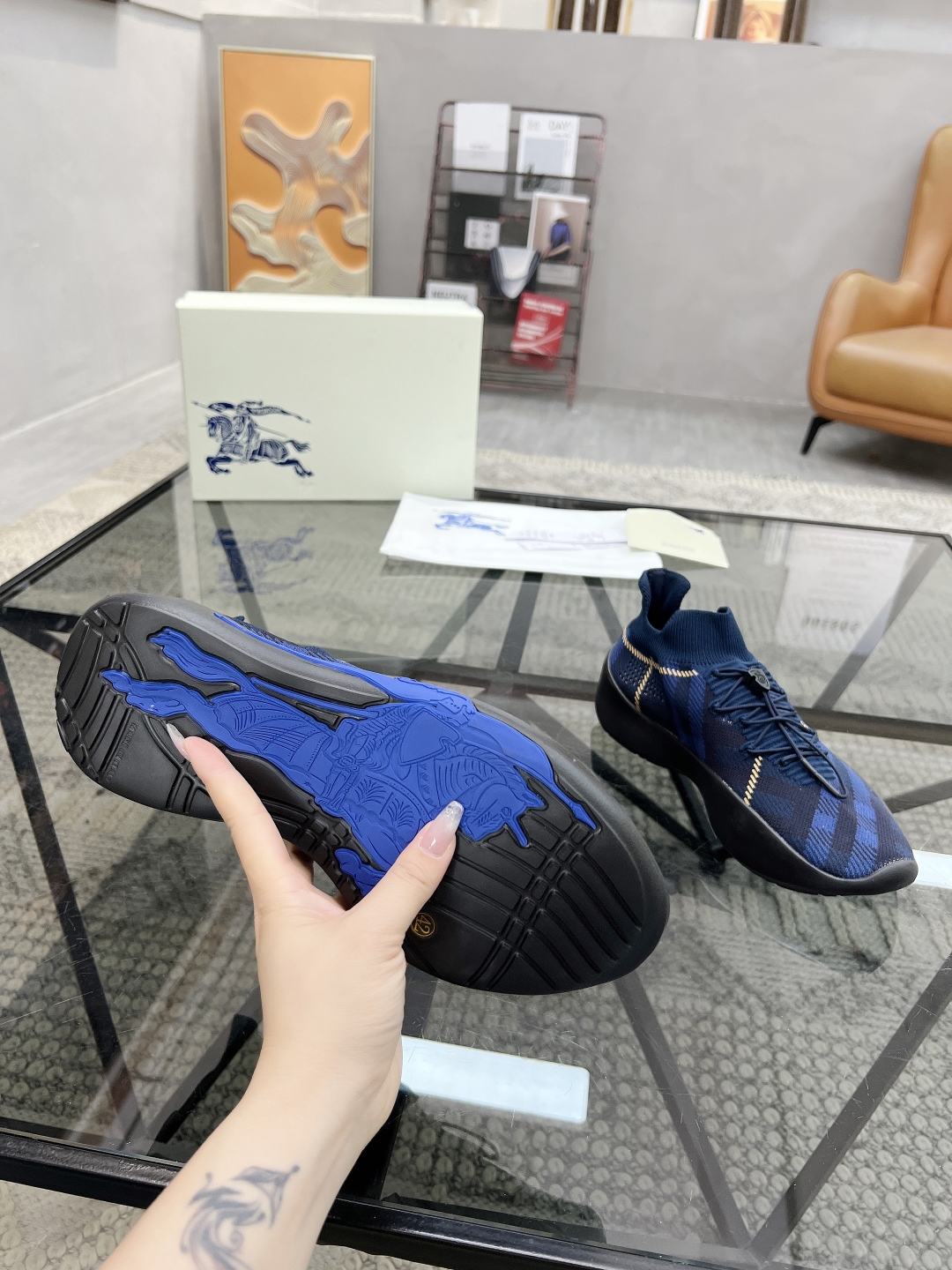  B 🔍顶级代购🇮🇹 巴 炸街男神官网新品专柜同步发售原厂配置，意大利进口定制飞织面料，超舒适透气网布内