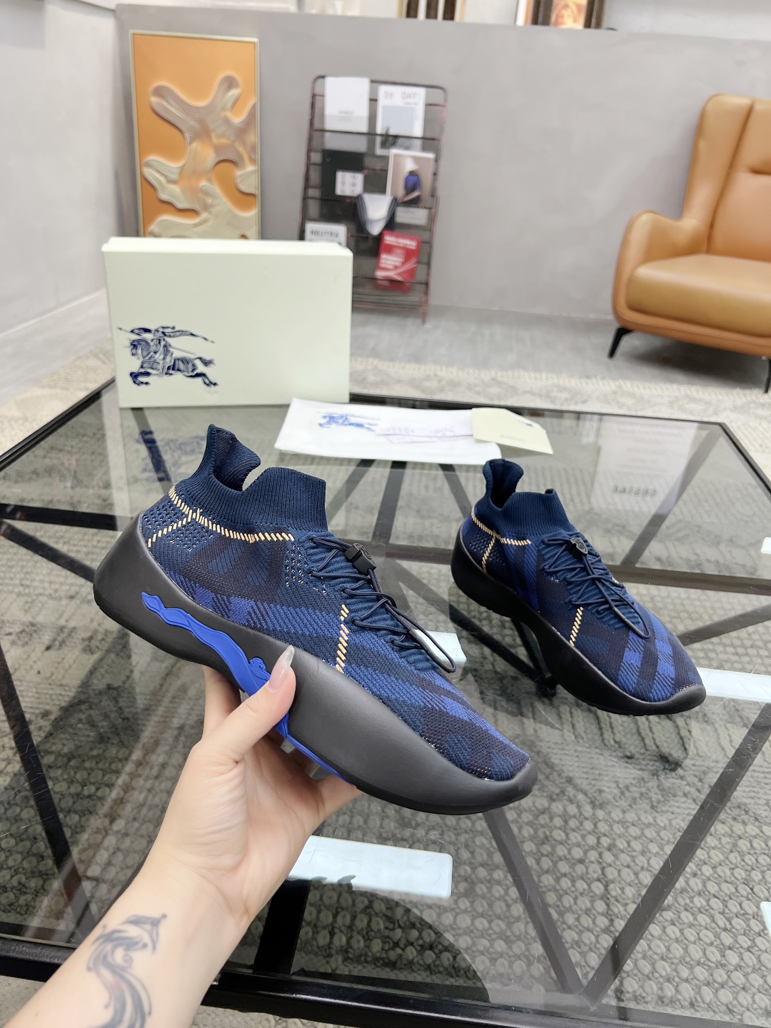  B 🔍顶级代购🇮🇹 巴 炸街男神官网新品专柜同步发售原厂配置，意大利进口定制飞织面料，超舒适透气网布内
