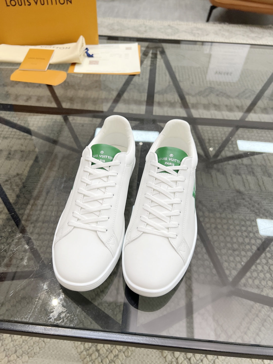  L 🔍顶级代购🇮🇹 路 炸街男神爆款运动板鞋专柜同步，鞋面意大利进口牛皮面料，高品质印花复杂工艺品，进