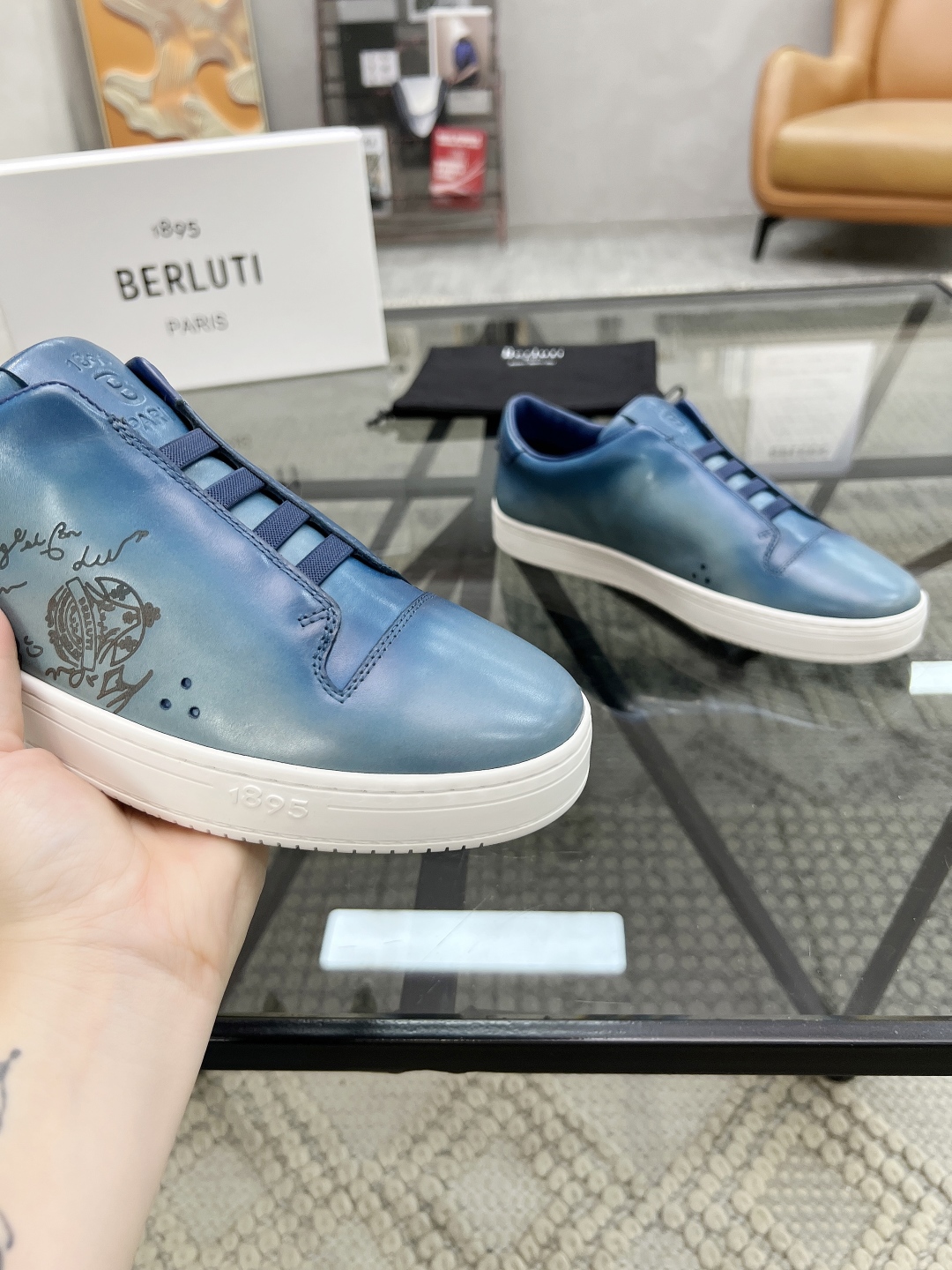  B 🔍顶级代购🇮🇹 布鲁 炸街男神新品专柜同步原厂配置，意大利进口定制牛皮面料，高品质印花工艺全鞋配件