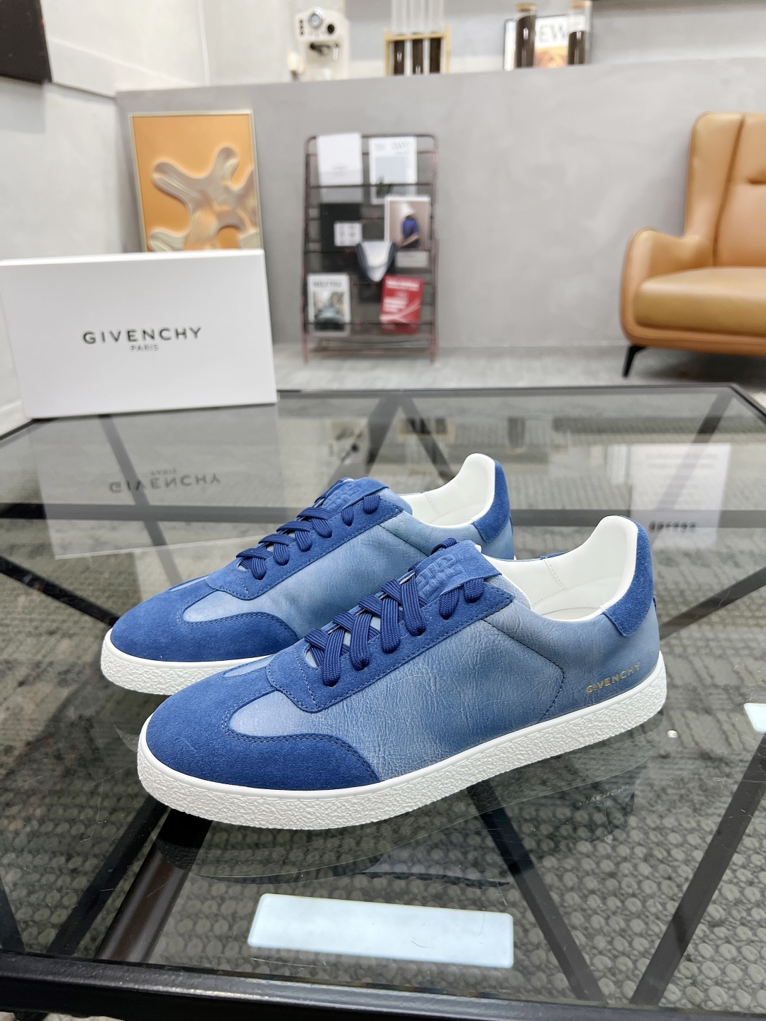  J 🔍顶级代购🇮🇹 纪 炸街男神新品专柜同步原厂配置，意大利进口定制牛皮面料，高品质工艺水洗工艺，全鞋