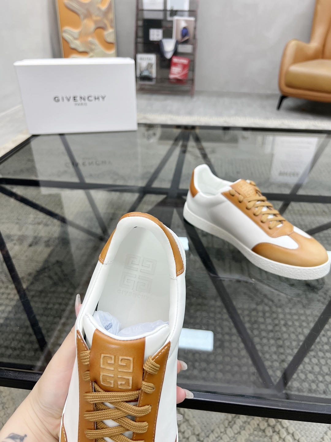  J 🔍顶级代购🇮🇹 纪 炸街男神新品专柜同步原厂配置，意大利进口定制牛皮面料，高品质工艺水洗工艺，全鞋