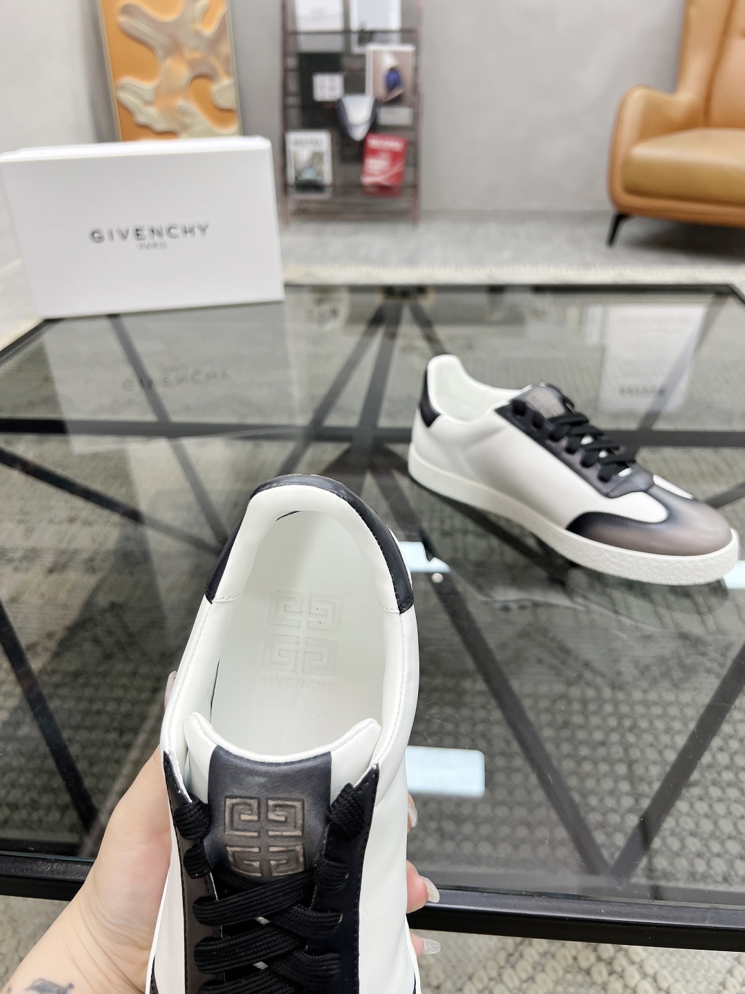  J 🔍顶级代购🇮🇹 纪 炸街男神新品专柜同步原厂配置，意大利进口定制牛皮面料，高品质工艺水洗工艺，全鞋