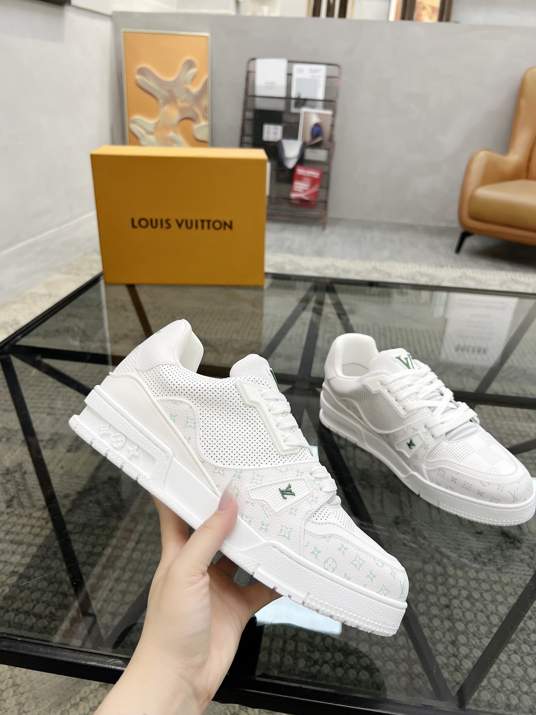  L 🔍顶级代购🇮🇹 路 炸街男神爆款运动板鞋专柜同步，鞋面意大利进口牛皮面料，高品质拼接缤纷色彩复杂工