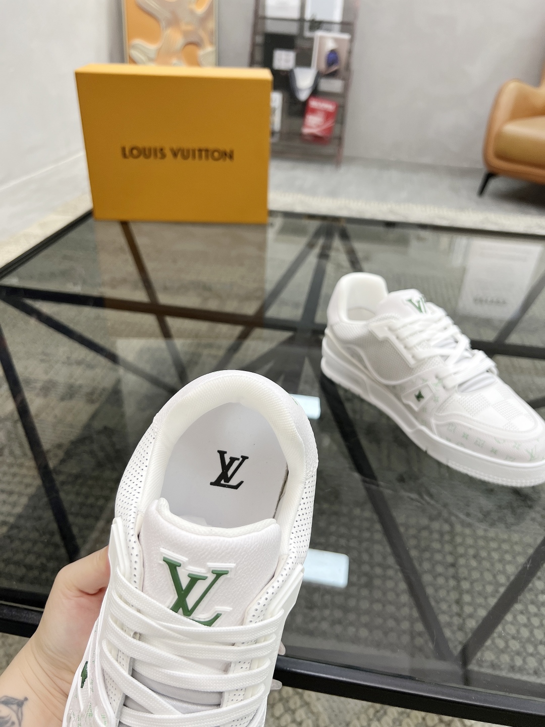  L 🔍顶级代购🇮🇹 路 炸街男神爆款运动板鞋专柜同步，鞋面意大利进口牛皮面料，高品质拼接缤纷色彩复杂工