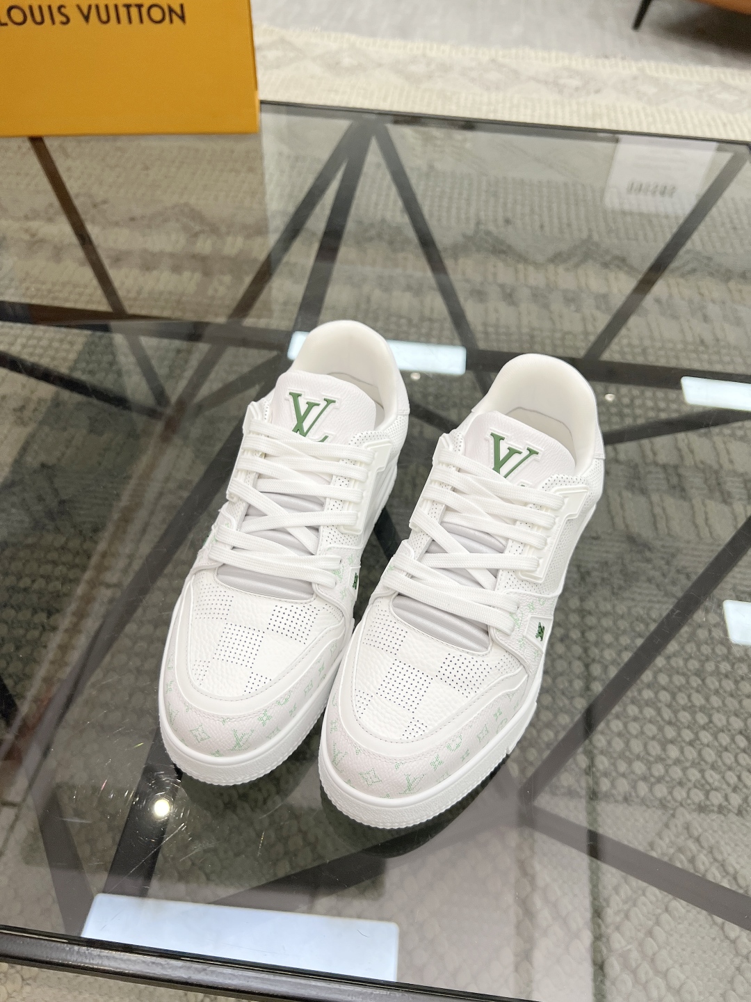  L 🔍顶级代购🇮🇹 路 炸街男神爆款运动板鞋专柜同步，鞋面意大利进口牛皮面料，高品质拼接缤纷色彩复杂工