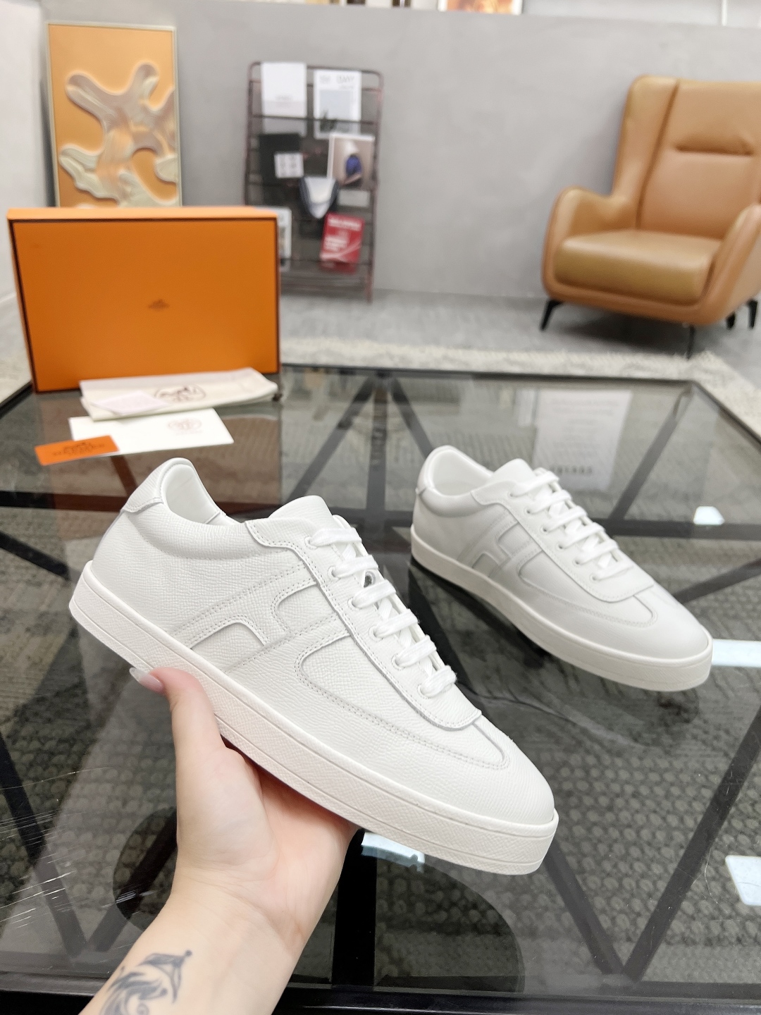  H 🔍顶级代购🇮🇹 爱 炸街男神休闲鞋新品来袭专柜同步发售原厂配置，意大利进口原版牛皮面料，高品质拼接