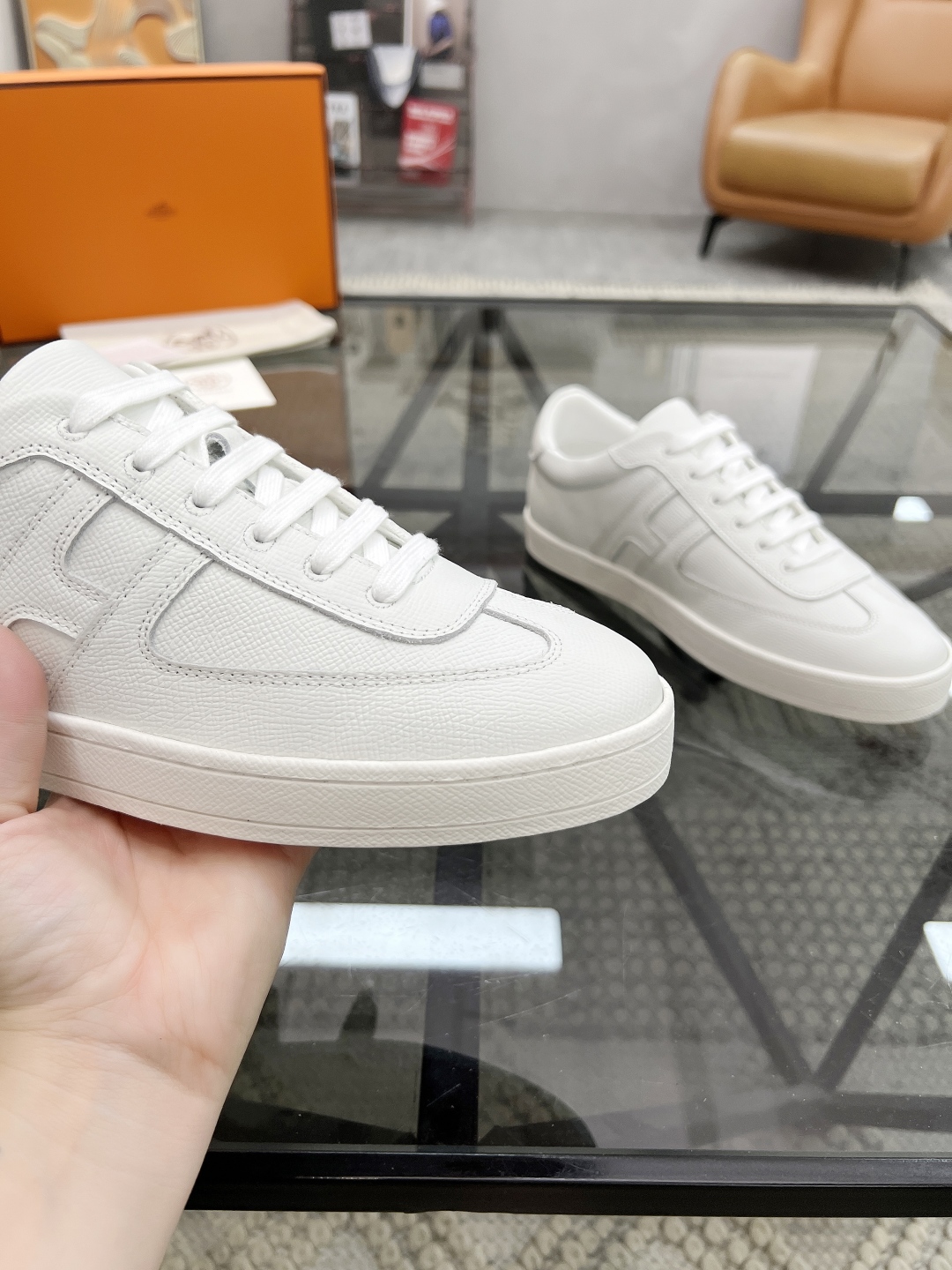  H 🔍顶级代购🇮🇹 爱 炸街男神休闲鞋新品来袭专柜同步发售原厂配置，意大利进口原版牛皮面料，高品质拼接