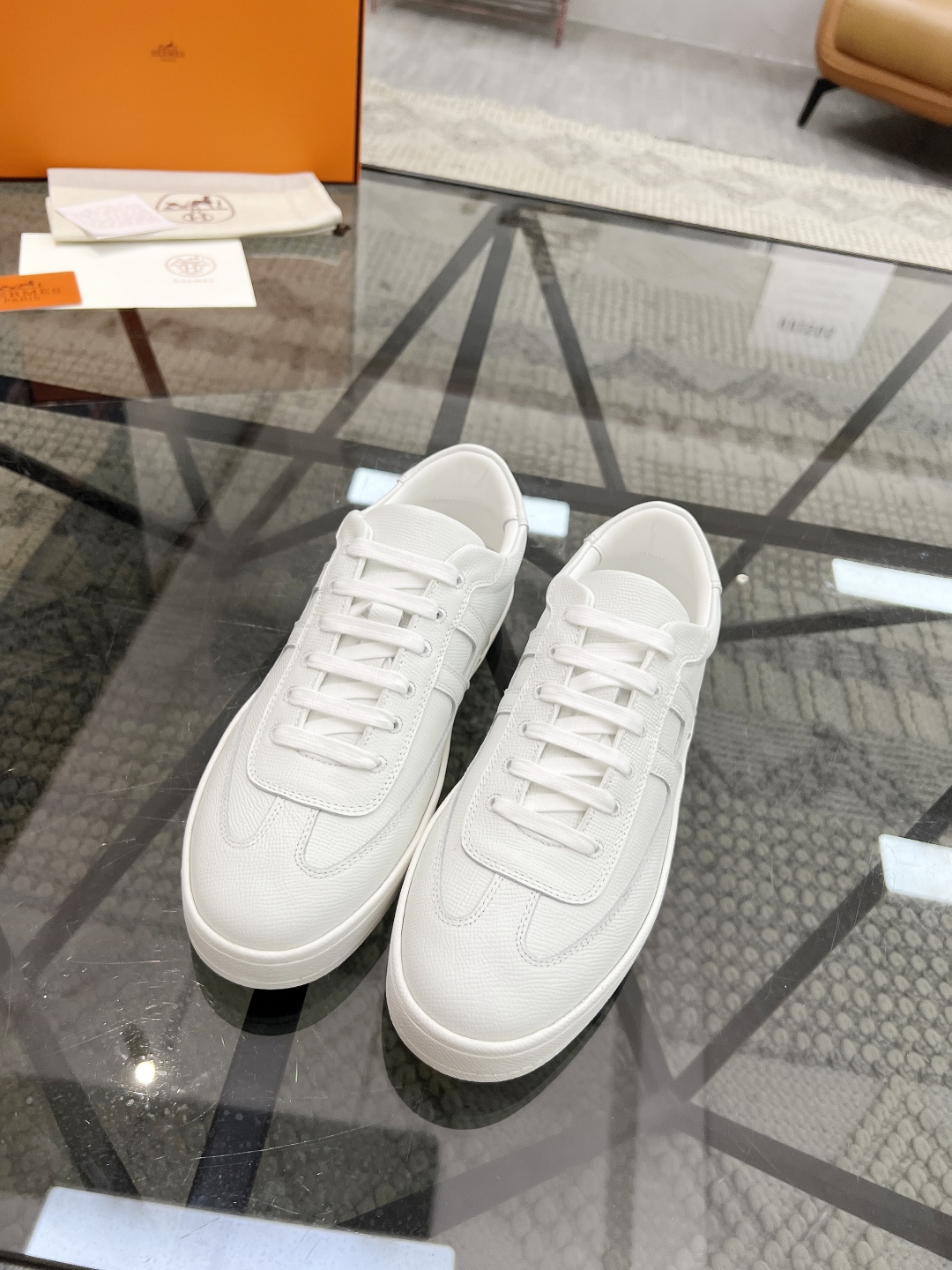 H 🔍顶级代购🇮🇹 爱 炸街男神休闲鞋新品来袭专柜同步发售原厂配置，意大利进口原版牛皮面料，高品质拼接