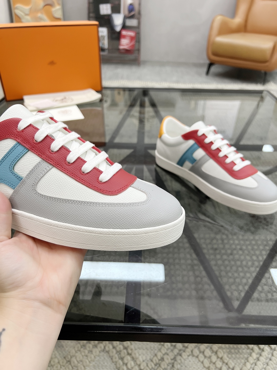  H 🔍顶级代购🇮🇹 爱 炸街男神休闲鞋新品来袭专柜同步发售原厂配置，意大利进口原版牛皮面料，高品质拼接