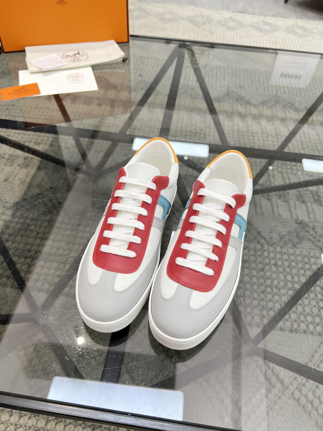  H 🔍顶级代购🇮🇹 爱 炸街男神休闲鞋新品来袭专柜同步发售原厂配置，意大利进口原版牛皮面料，高品质拼接