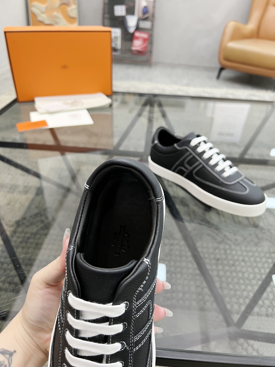  H 🔍顶级代购🇮🇹 爱 炸街男神休闲鞋新品来袭专柜同步发售原厂配置，意大利进口原版牛皮面料，高品质拼接