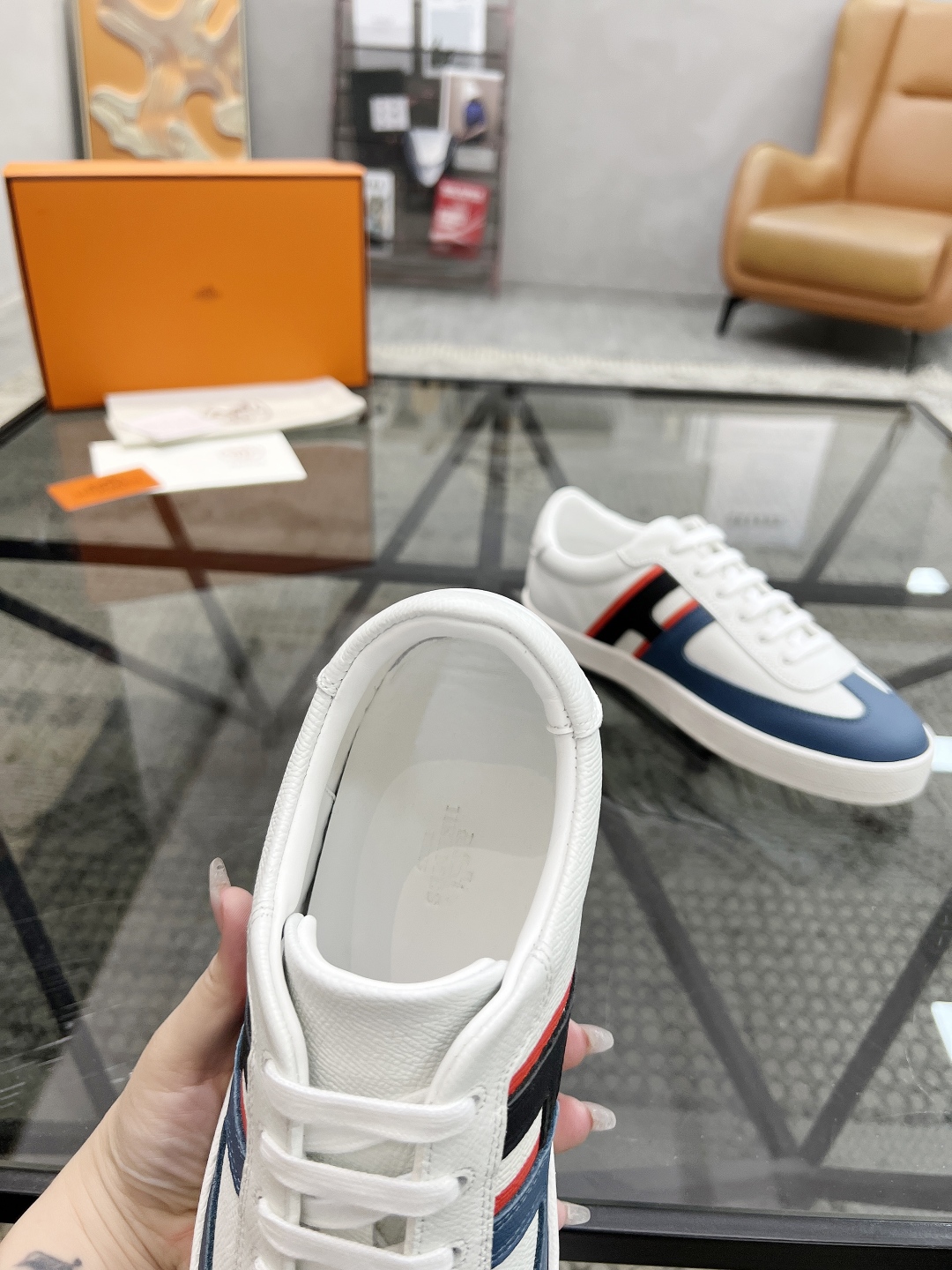  H 🔍顶级代购🇮🇹 爱 炸街男神休闲鞋新品来袭专柜同步发售原厂配置，意大利进口原版牛皮面料，高品质拼接