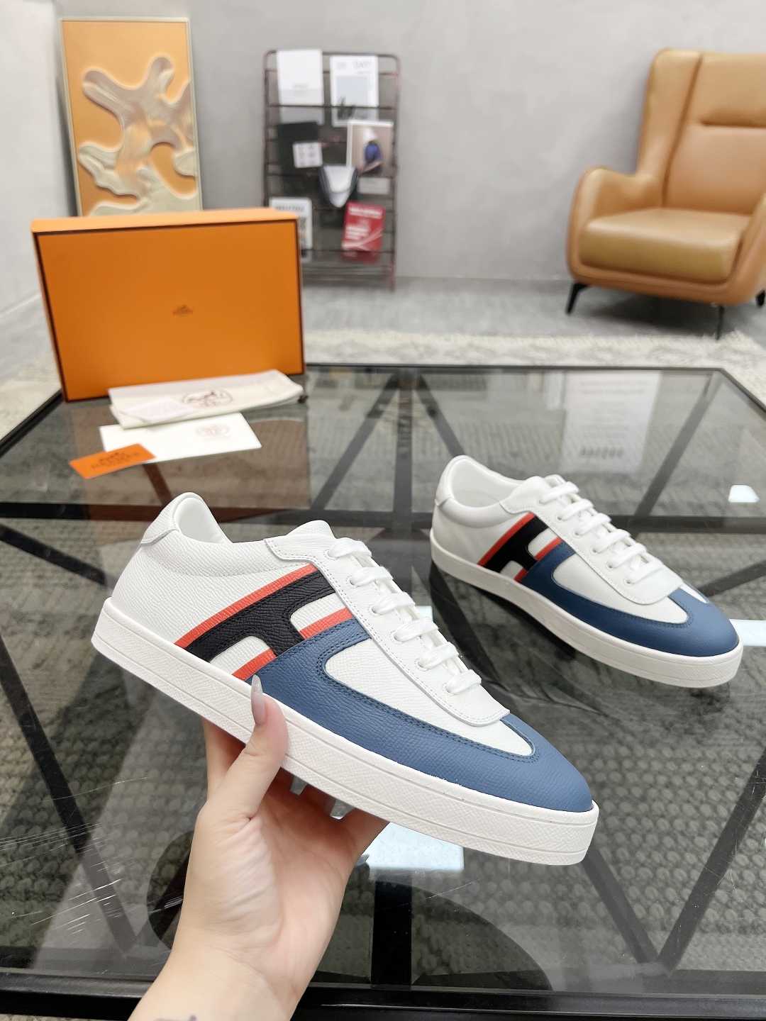  H 🔍顶级代购🇮🇹 爱 炸街男神休闲鞋新品来袭专柜同步发售原厂配置，意大利进口原版牛皮面料，高品质拼接