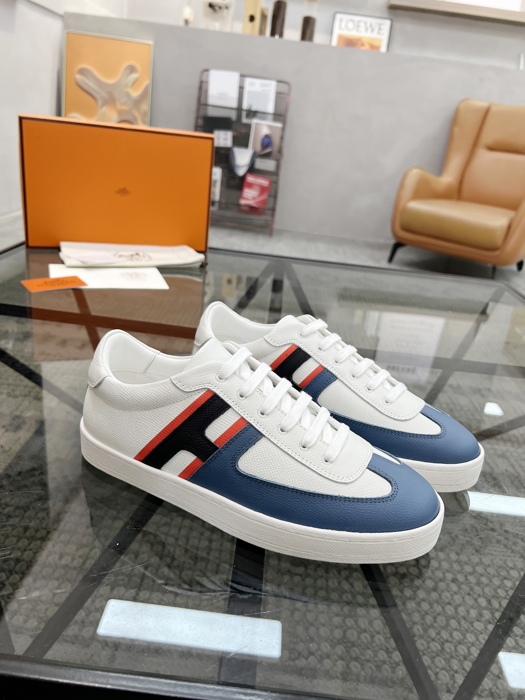  H 🔍顶级代购🇮🇹 爱 炸街男神休闲鞋新品来袭专柜同步发售原厂配置，意大利进口原版牛皮面料，高品质拼接